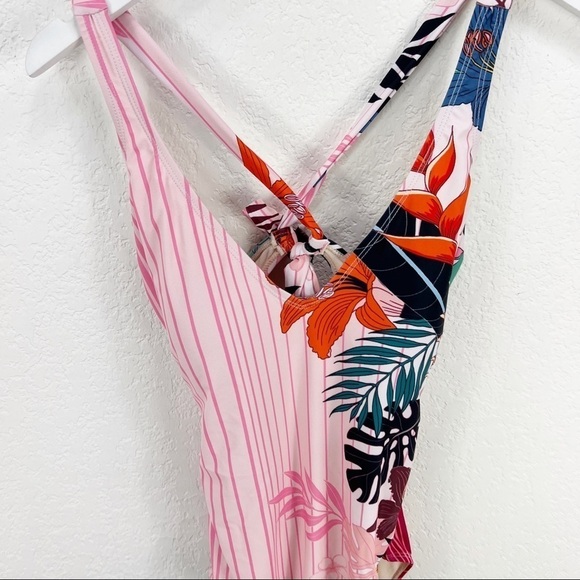 Nicole Miller Blush Floral One Piece Swimsuit Pink Size 8 NWT - Picture 3 of 11